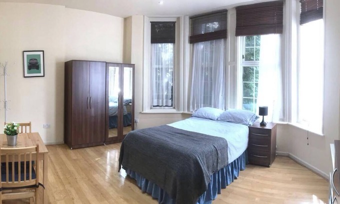Brondesbury Park Apartment | Simple Studio flat in London don't miss out
