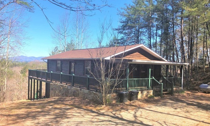 Williamstown Cabin | Simplicity- A beautiful view from wrap-around deck, remodeled kitchen minutes Ocoee River and 15 minutes to Blue Ridge