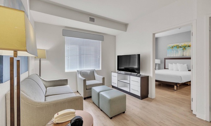 Far North Central Apartment | Simplicity At the Rim 1106 I Comfy 2 Bed 2 Bath