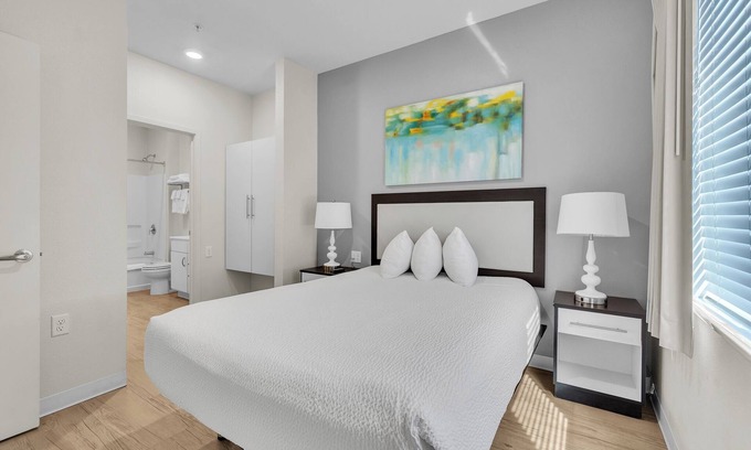 Far North Central Apartment | Simplicity At the Rim 1114 I Comfy 2 Bed 2 Bath