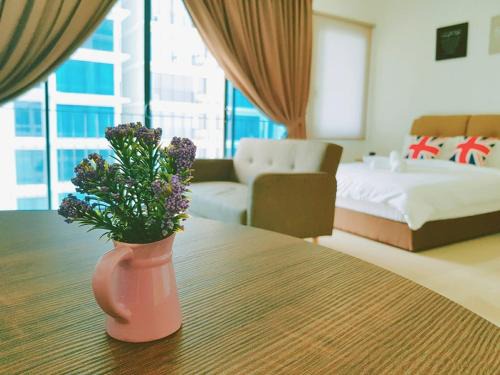 Shah Alam Apartment | Simplicity Cozy For 2 -Trefoil Setia Alam- Near Setia City Mall-Setia Convention Centre