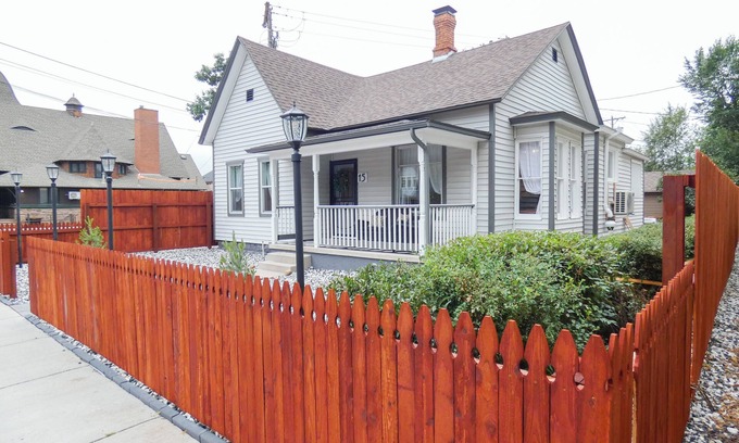 Downtown Colorado Springs House | Since 1889: Colorado College and Downtown Colorado Springs: AC, Private Parking