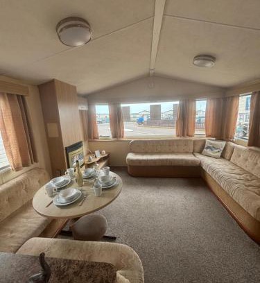 Clacton-on-Sea House | Singh&Leite Family caravan for 6 people