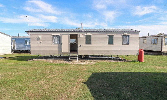 Clacton-on-Sea Cottage | SINGH LEITE & LUISA FAMILY CARAVAN, family friendly in St. Osyth