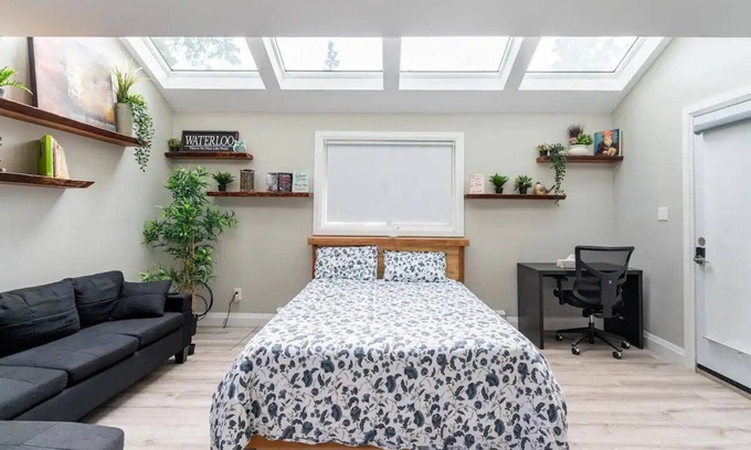 Waterloo Apartment | Single Bachelor unit en-suite in Waterloon