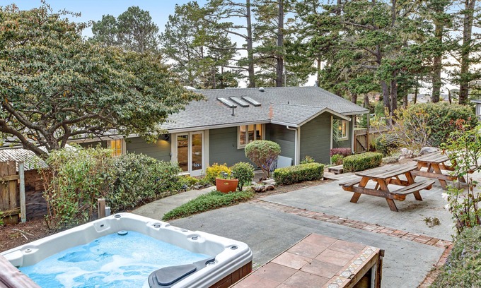 Mendocino House | Single-Level Ocean View Getaway w/Private Hot Tub, Free WiFi & Wood Stove