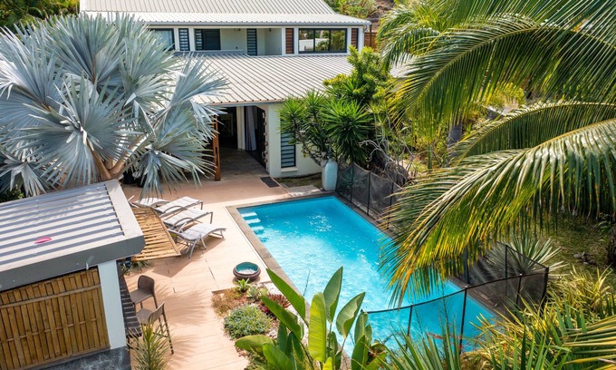 Caphomard Villa | Single storey villa with heated pool in tropical garden in St-Gilles les Bains
