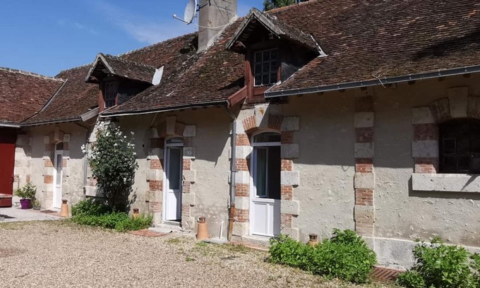 Huisseau-sur-Cosson Cottage | Single-story cottage with terrace and pond, near Loire Castles