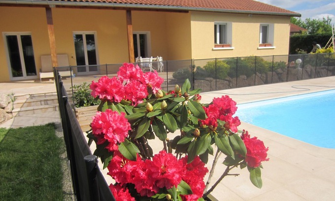 Grezieu-la-Varenne Villa | Single-storey villa with secure saltwater swimming pool