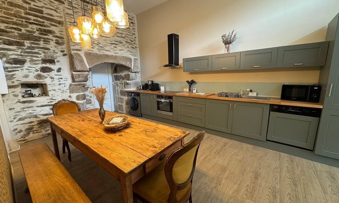 Plouneventer Apartment | Single-storey apartment with terrace in a 1520 mill