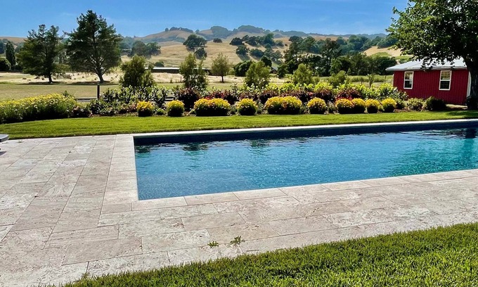 Sonoma House | Single Story Ranch w/Pool - 2.5 Acres close to Sonoma Square and Sonoma Raceway