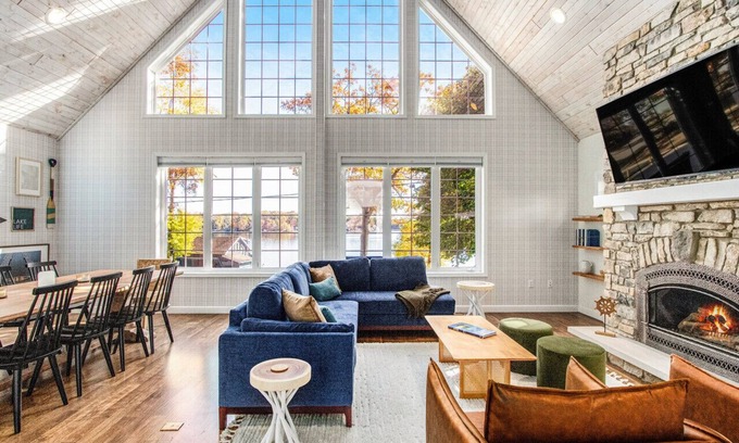 Sister Lakes House | Sister Lakes 7 bedroom with Game room, Hot tub, Basketball and amazing views