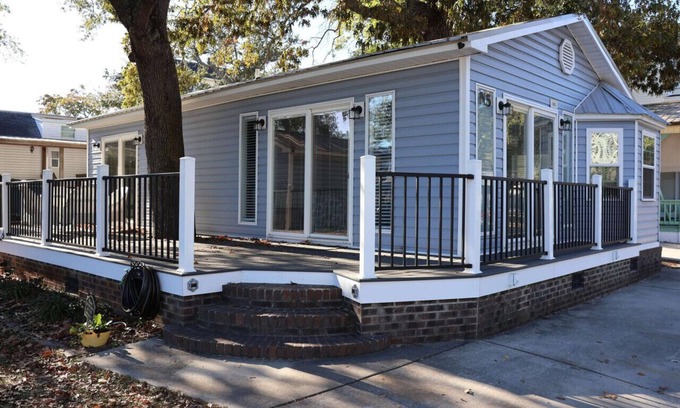 Surfside Beach Cottage | Site N05 OL 2bedroom corner lot! Newly renovated