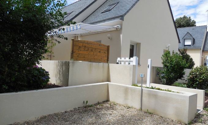 Arzon House | Situated 900 metres from the beach, between the ocean and the gulf. calm environment