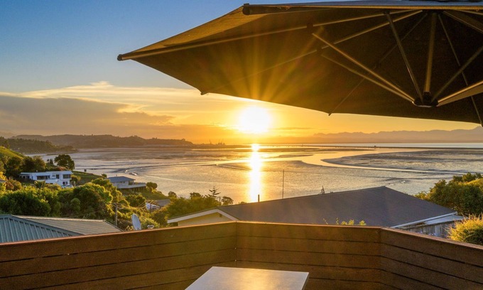Atawhai House | Situated in Atawhai a short drive from central Nelson, with stunning ocean views