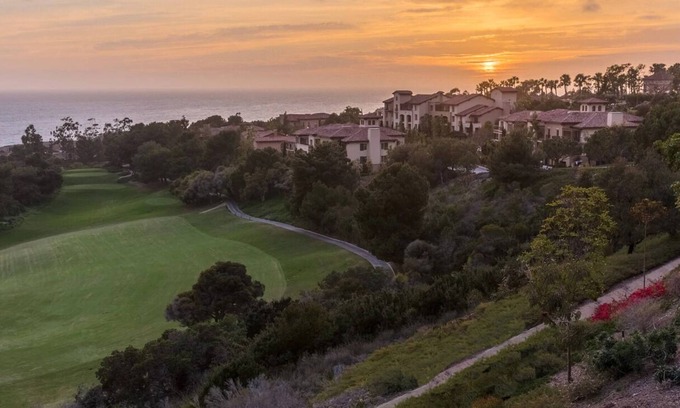 Newport Coast Resort | Situated on a majestic bluff overlooking Laguna Beach and the Pacific Ocean
