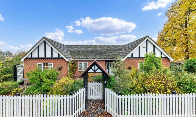 Huntingdon House | Sizeable 4 bed property on Huntingdon Ring road