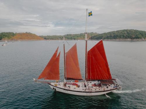 Mai Khao Boat Rental | Sjostrom