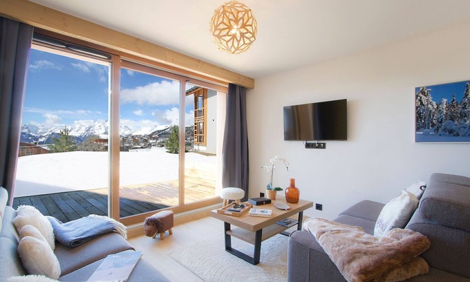 Bergers Condo | Ski aux pieds ! T2 avec accès piscine, TV, parking