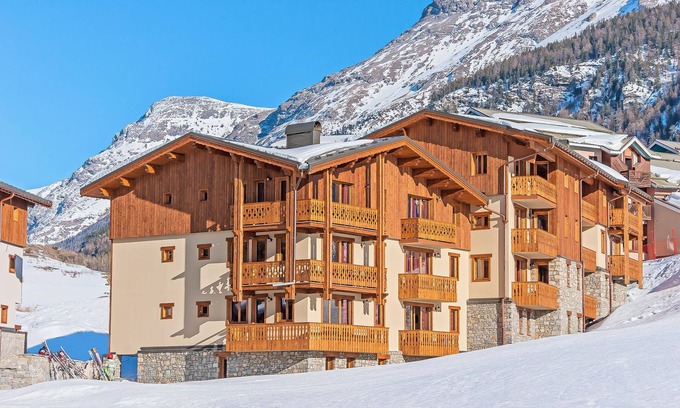 Lanslevillard Condo | Ski aux pieds ! T8 pour 16p | Piscine + sauna
