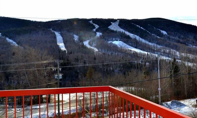 Notre-Dame-Auxiliatrice-de-Buckland Apartment | Ski Condo - Mont du Midi 56