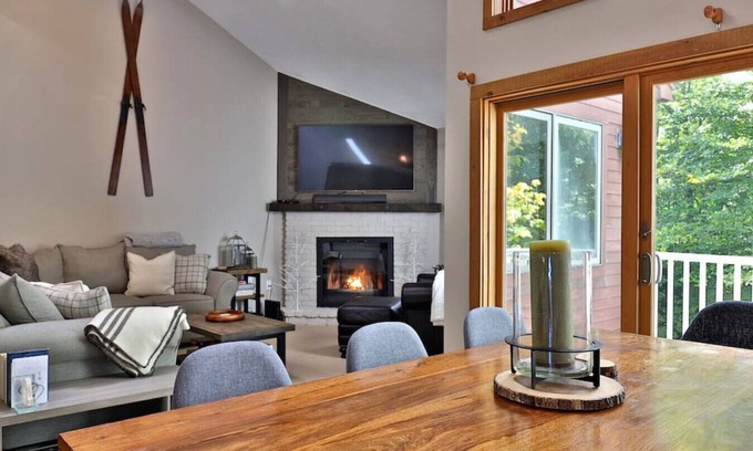 Ludlow Condo | Ski Condo With Direct Slope Access and Cozy Fireplace
