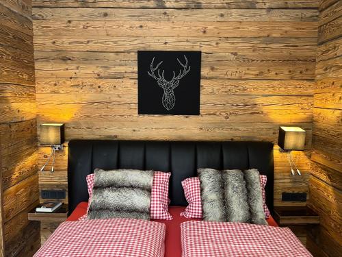 Schonbach Apartment | Ski-in & Out Alpine Style Apartment near Kitzbühel