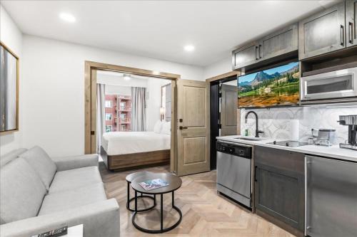 Park City House | Ski in/out at Westgate, Remodeled Studio, Resort amenities, Multiple Pools, Spa, & Restaurant 4503B