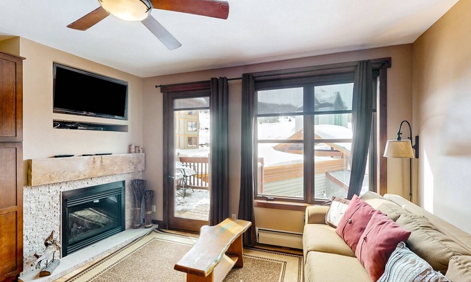 Copper Mountain Apartment | Ski-in/out Center Village studio with fireplace, hot tub, sauna & gym
