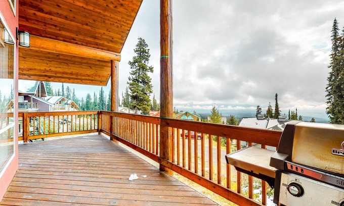 Snow Pine Estates House | Ski-in/out chalet with gorgeous mountain views & hot tub