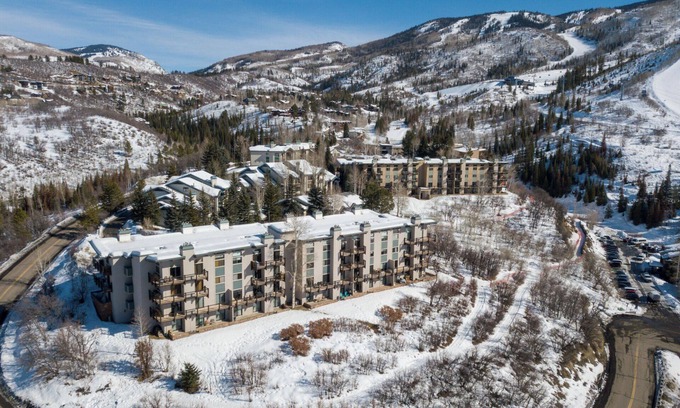 Steamboat Springs Condo | Ski In/Out! Hot Tub, Sauna, Pool + Club Amenities - King Bed