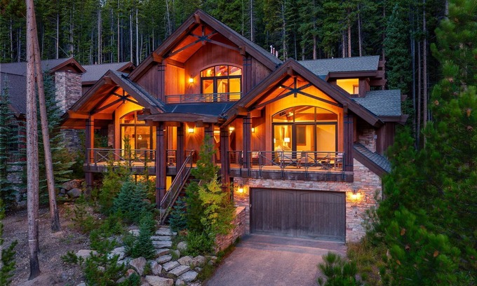 Winter Park House | Ski In Out Luxury Chalet 233 I Private Hot Tub I Amazing Views I Best Price I Discounted Attractions