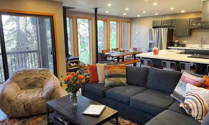 Altis Condo | Ski In Out, With Beautiful Views, Wall of Glass, ski to Canyon or Eagle Lodge