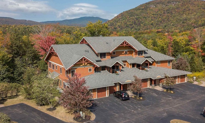 Lincoln Condo | Ski in-out with new Timbertown Quad access or use our private ski shuttle!