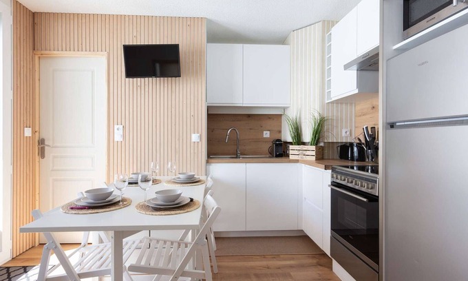 Pla d'Adet Apartment | Ski-In/Ski-Out Apartment with Stunning Mountain Views, Sleeps 6, Modern Amenities