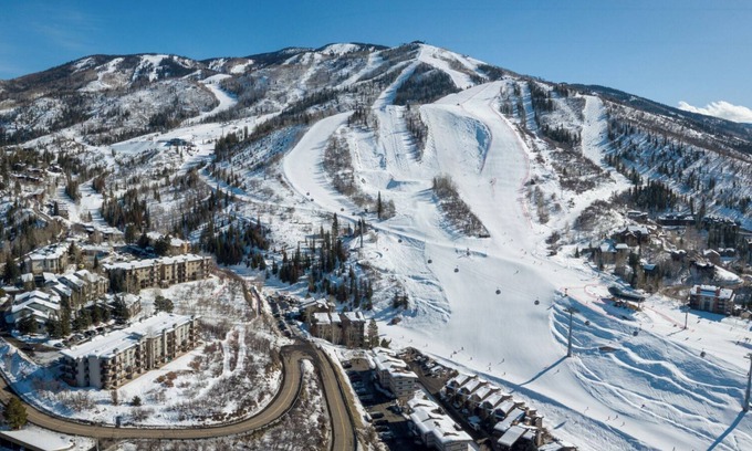 Steamboat Springs Condo | Ski In Ski Out, Steam Shower in Unit, Outdoor Hot Tub, Walk to Shops