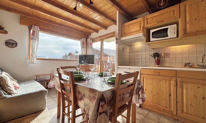 Crest-Voland Apartment | Ski-In/Ski-Out 2-Room Apartment with Terrace at Crest-Voland - Sleeps 4