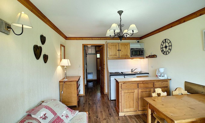 Les Bruyeres Apartment | Ski-In/Ski-Out 2-Room Apartment for 5, South-Facing with Mountain View at Les Menuires