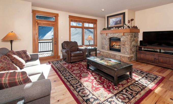 River Run Condo | Ski-In/Ski-Out 2BR/3BA Condo with Mountain Views!