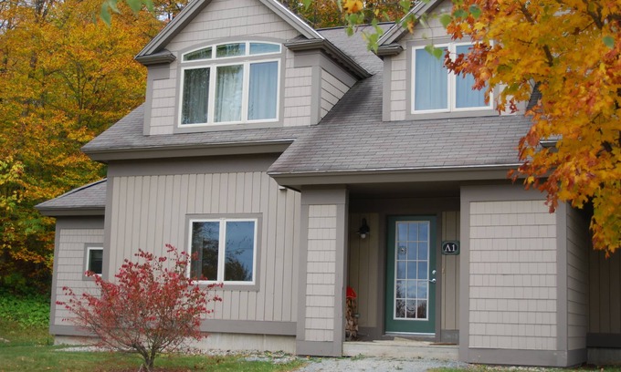 Ludlow House | SKI In/SKI Out. 4 Bedrooms, A1- Walk to Pool/Gym, End unit with tons of sunlight