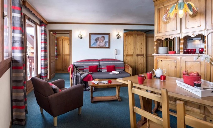 Val-Thorens Apartment | Ski-in/ski-out & foot of the slopes, fitness, balcony, fireplace or stove, tv, ski locker, 66-60m²