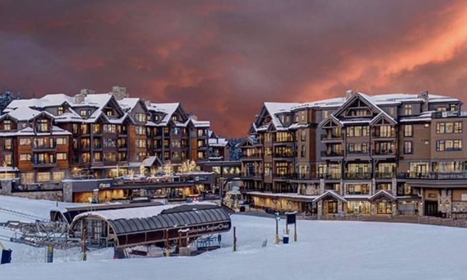 Peak 8 Resort | Ski in/Ski out. Grand Colorado Peak 8! One bedroom. Sleeps 4.
