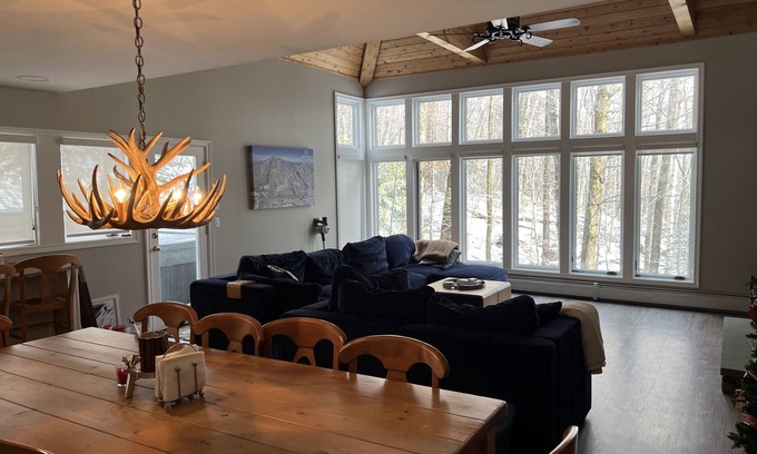 Ludlow Condo | Ski-in/Ski-out Ledgewood condo - 4 BR across 3 floors!