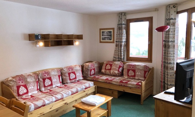 La Perriere Apartment | Ski-in/Ski-Out T3 Apartment, Heart of Courchevel, Balcony, Parking, Sleeps 6