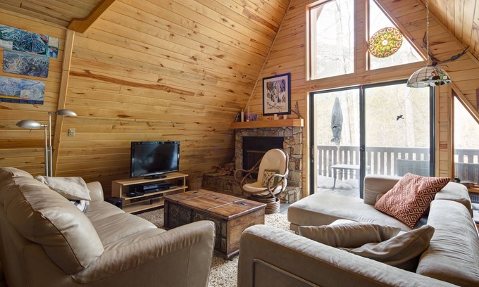 East Kootenay Cabin | Ski In, Ski Out To Bunny Hill.