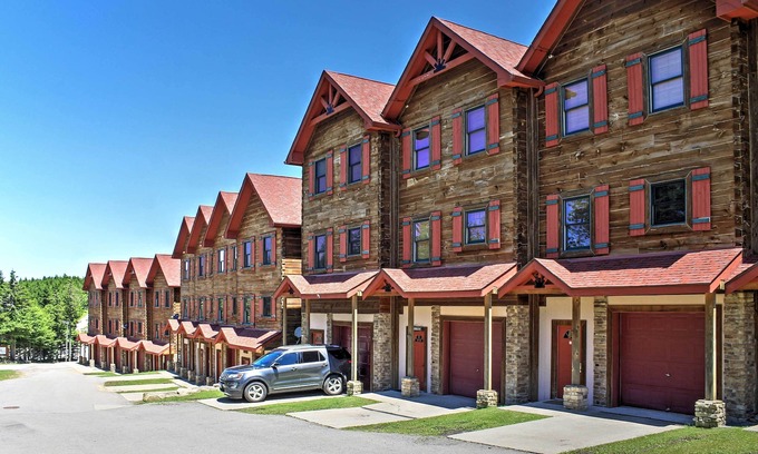 Snowshoe House | Ski-In/Ski Out Townhome w/Beautiful View w/Hot Tub.