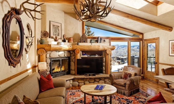 Snowmass Village Condo | Ski-In/Ski-Out Getaway! Scenic Winter Views, Balcony, Hot Tub, Cozy Fireplace & Easy Elevator Access