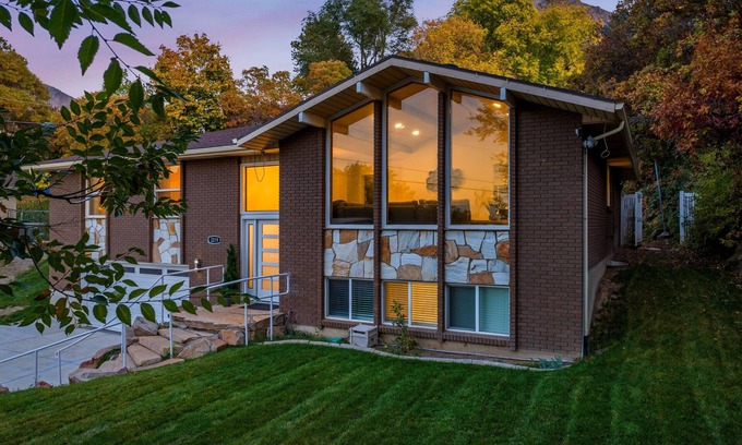 Olympus Cove House | Ski Lover's Paradise: 7br Villa Near Top Resorts 7 Bedroom Home by RedAwning