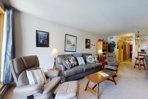Mountain House Apartment | Ski Run Condominiums 203