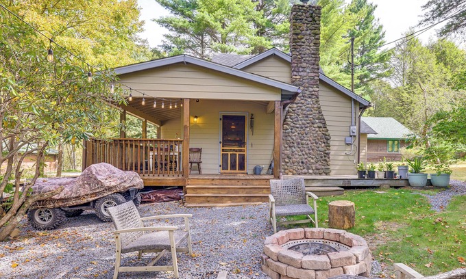 Pocono Pines House | Ski, Swim, Relax: Old-Fashioned Poconos Getaway